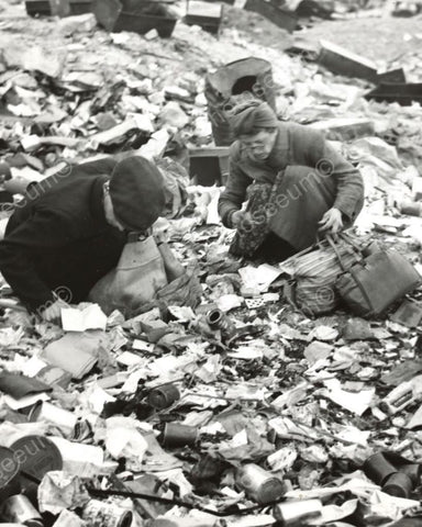 Couple Dig In Dump Looking For Food 8x10 Reprint Of Old Photo - Photoseeum