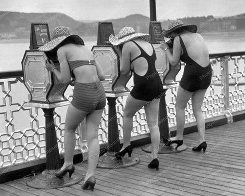 Women At The Beach Viewing Mutoscopes Vintage 8x10 Reprint Of Old Photo - Photoseeum
