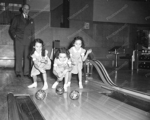 Young Girls Bowling 1942 Vintage 8x10 Reprint Of Old Photo - Photoseeum