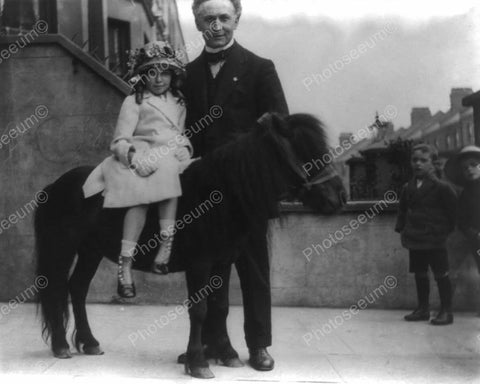Houdini Poses With A Little Girl & Pony 8x10 Reprint Of Old Photo - Photoseeum