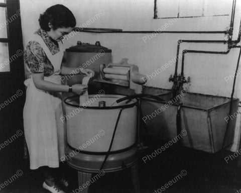 Electric Washing Machine 1940's Vintage 8x10 Reprint Of Old Photo - Photoseeum
