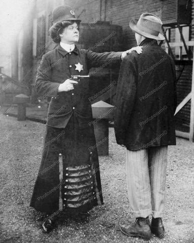Victorian Policewoman Making An Arrest 8x10 Reprint Of Old Photo - Photoseeum
