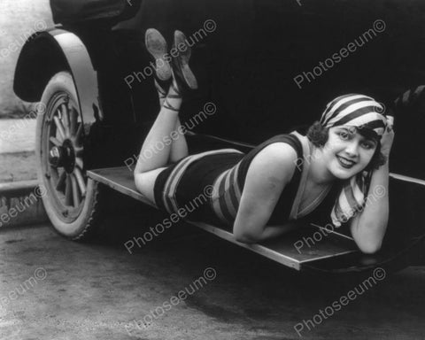 Radiant Smiling Fender Girl Poses! 8x10 Reprint Of Old Photo - Photoseeum