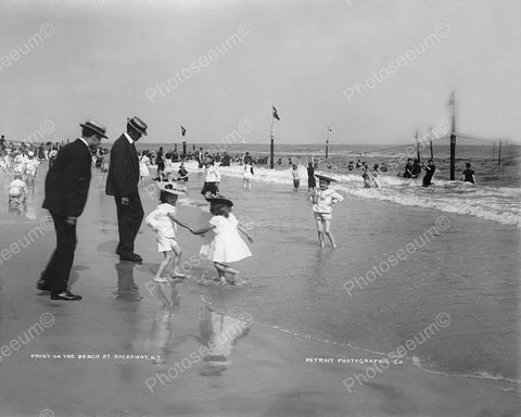 Vintage Children Cool Off At N.Y. Beach! 8x10 Reprint Of Old Photo - Photoseeum