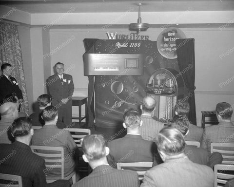 Wurlitzer 1100 Jukebox Coin-Op Vendor Training Vintage 8x10 Reprint Of Old Photo - Photoseeum