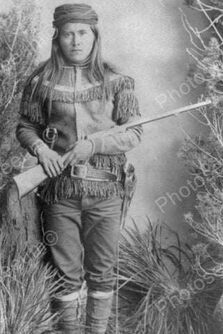 Frontier Native Indian Girl With Rifle 4x6 Reprint Of Old Photo - Photoseeum