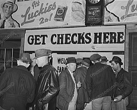 Group Of Men Wait For Government Money 8x10 Reprint Of Old Photo - Photoseeum