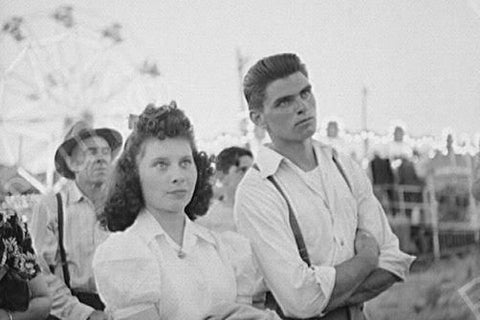 Young Teen Couple At Oregon Fair 1940s 4x6 Reprint Of Old Photo - Photoseeum