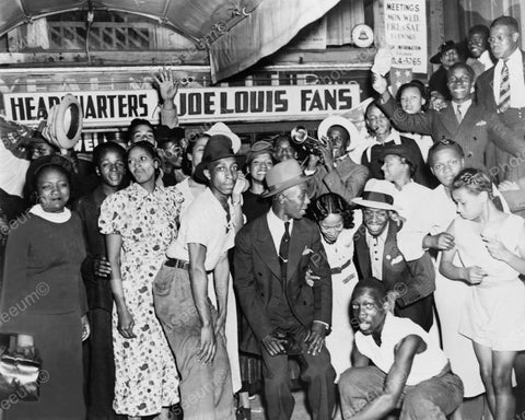 Louis Joe Boxing Fans 1937 Vintage 8x10 Reprint Of Old Photo - Photoseeum