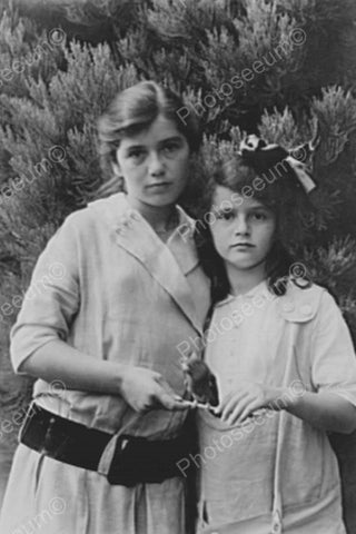 Pretty Young Girls Wistful Pose With Bird 4x6 Reprint Of Old Photo - Photoseeum