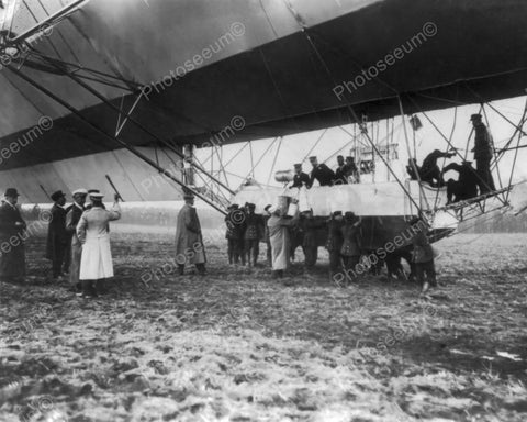 Zeppelin Lands In Presence Of Count Zeppelin 8x10 Reprint Of Photo - Photoseeum