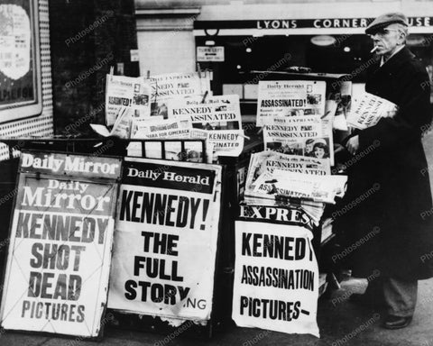 JFK Death Newspaper Stands Headlines 8x10 Reprint Of Old Photo - Photoseeum