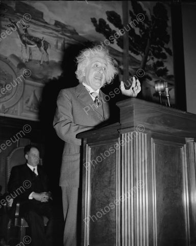 Einstein Expressive Speaking At Podium 8x10 Reprint Of Old Photo - Photoseeum