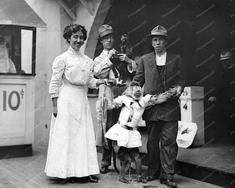 Family At Coney Island With Chimps 1900s 8x10 Reprint Of Old Photo - Photoseeum