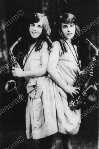 Siamese Twin Girls Play Saxophones 1920s Reprint Of Old 4x6 Photo - Photoseeum